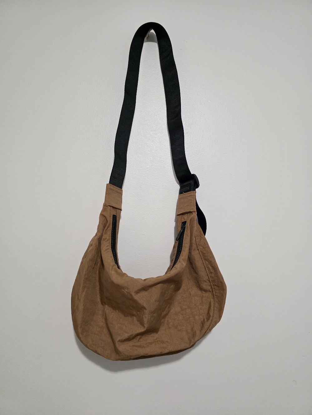 Baggu Starter Pack. Medium Crescent Brown And Black Fanny Pack - Picture 4 of 7